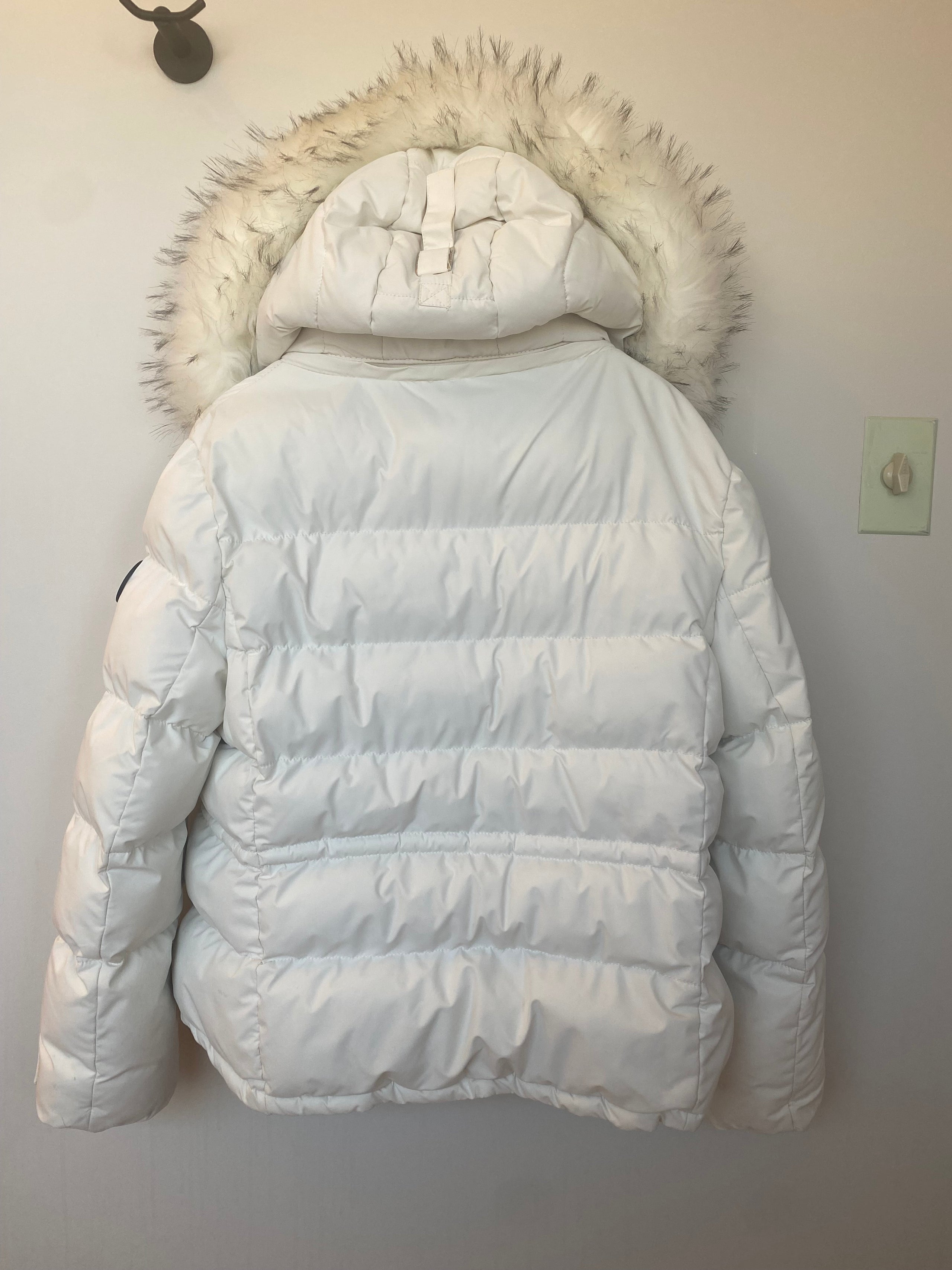 White best sale winter jacket